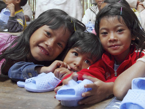 Lớp học đơn sơ trên rừng